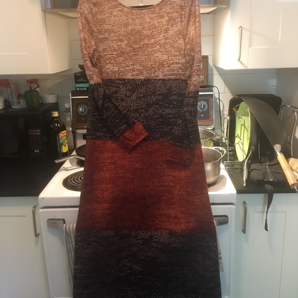 Robe /dress assez originale assez grande, comme medium canada, - Picture 2 of 2